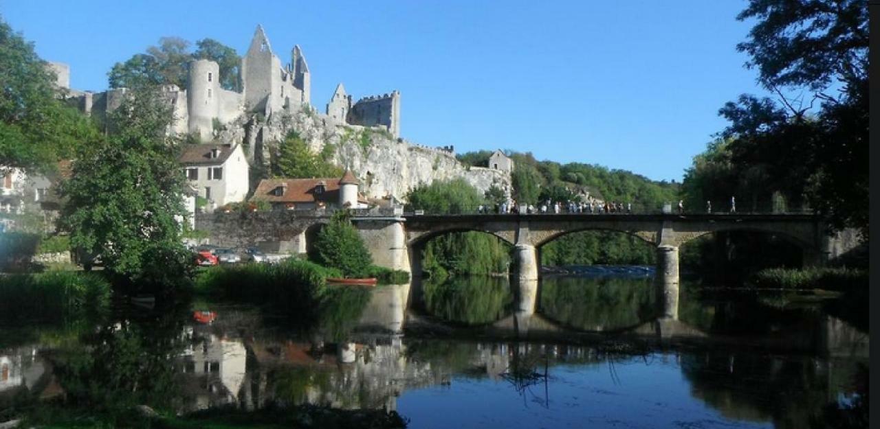 Montenaut Angles-sur-l'Anglin ภายนอก รูปภาพ